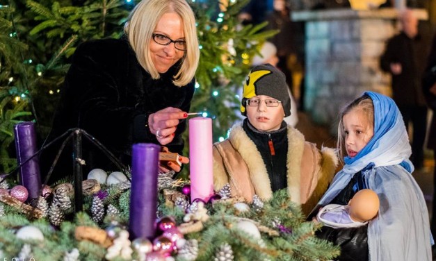 Meggyújtották a harmadik gyertyát is Csongrádon