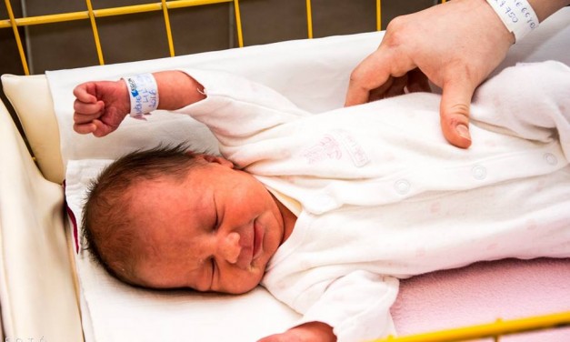 Gratuláció az első csongrádi újszülöttnek