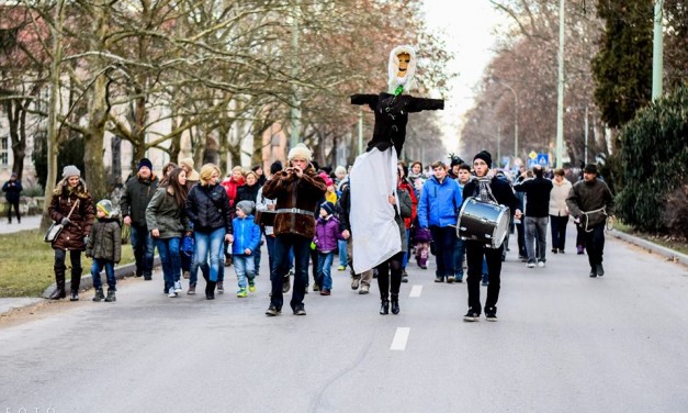 Elbúcsúztatták a telet Csongrádon