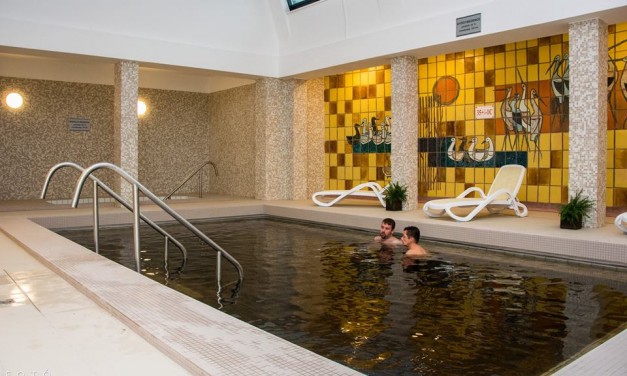 Javítási munkálatok a fürdőben