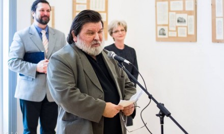 „Háborút ujságol a vérszagú ujság”