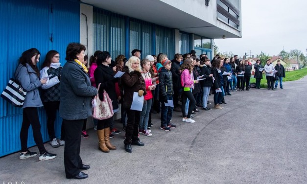 Hajnali versmondás a Tisza-gáton