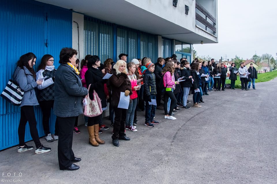 Hajnali versmondás a Tisza-gáton