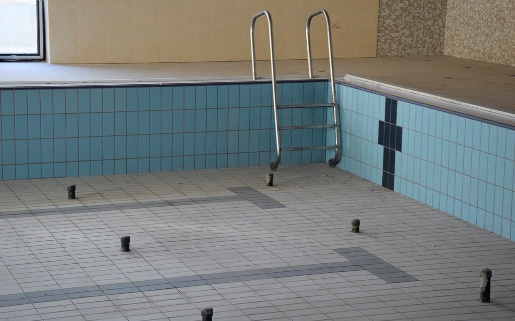 Helyszíni bejárás a fürdőben