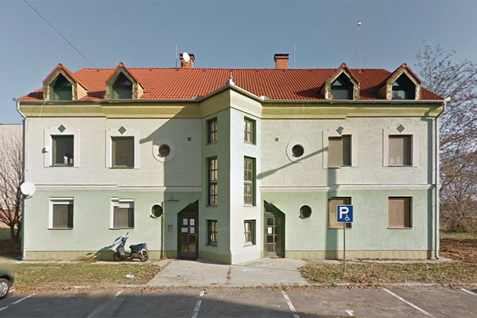 Pályázati felhívás a Csongrád, Hársfa utca 65. 2/10. szám alatti költségelvű garzonlakás bérbeadására 40 év alatti fiatal párok részére