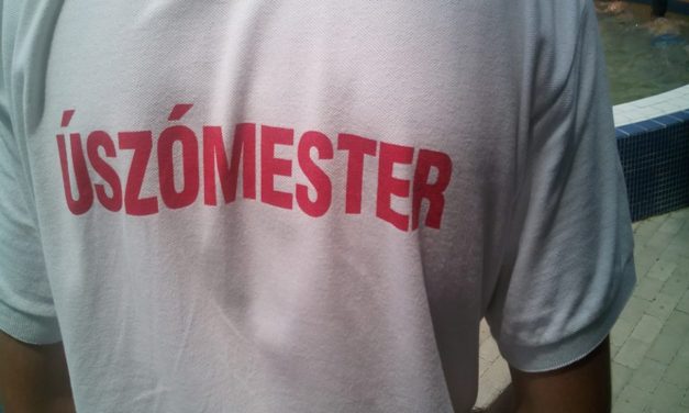 Úszómestert keresnek