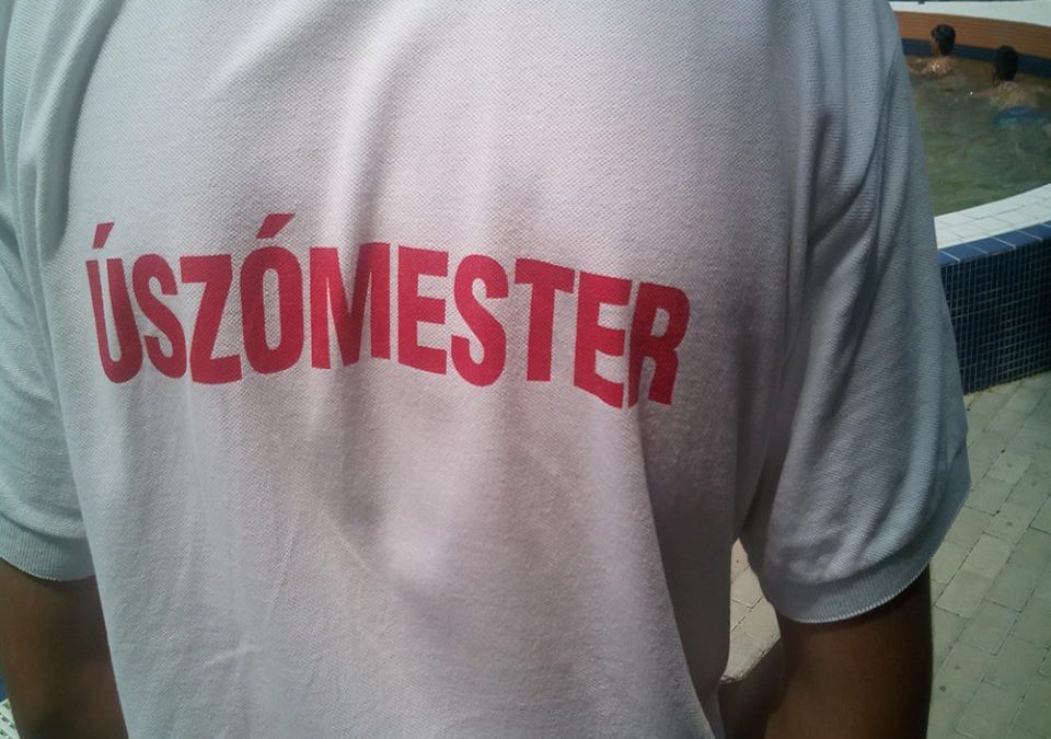 Úszómestert keresnek