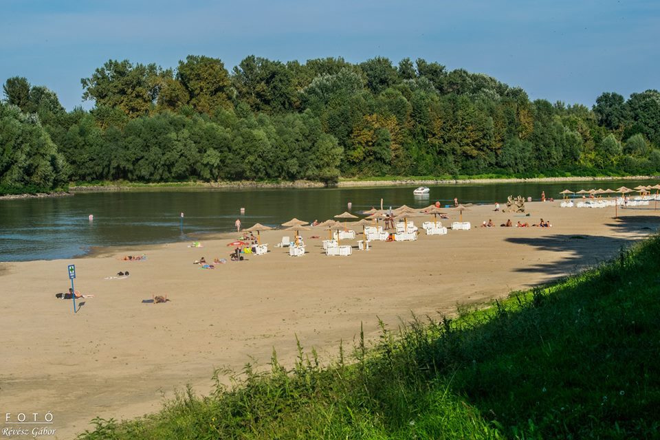 Kiváló strandidő és homokpart a Körös-torokban