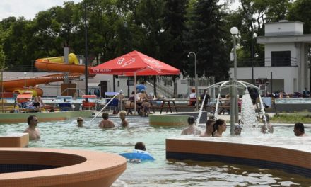 Szeptember második hétvégéjén is csobbanjon a csongrádi fürdőben!