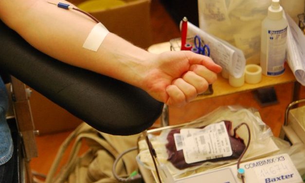 Az önkormányzati intézményben dolgozó véradó fizetett szabadnapot kap minden egyes véradás után