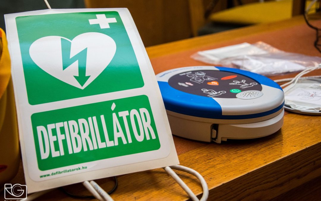Átadták az életmentő defibrillátort és a nyereményeket