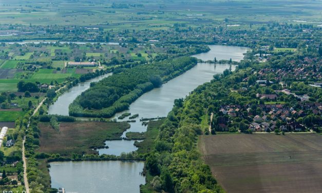 Serházzugi Holt-Tisza partján lévő ingatlanok üdülőpark céljára történő értékesítése