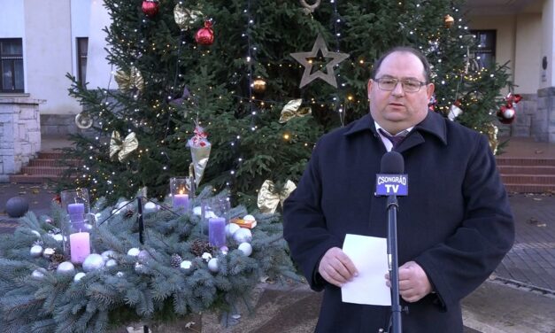 Bedő Tamás polgármester gyújtotta meg a második gyertyát Csongrád adventi koszorúján