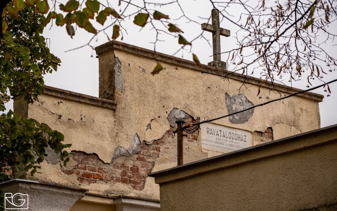 Pályázati felhívás a Csongrádi Római Katolikus temetőben lévő ravatalozó épület homlokzat felújítására