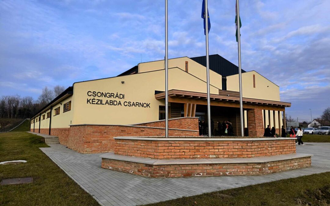 Birtokba vették a kézisek az új kézilabda csarnokot Csongrádon