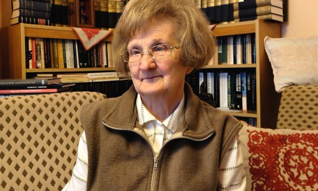 „A tanítás a szeretet egyik formája” – Beszélgetés Losoncziné Szentandrási Erzsébet tanárnővel