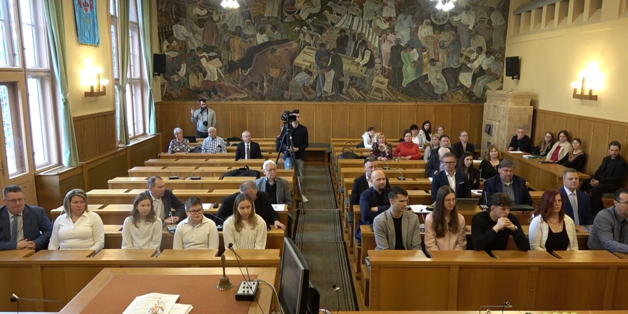 Az Év Családja kitüntetés átadása és Önkormányzati testületi ülés Csongrádon – 2025.12.18.
