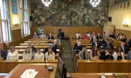 Az Év Családja kitüntetés átadása és Önkormányzati testületi ülés Csongrádon – 2025.12.18.