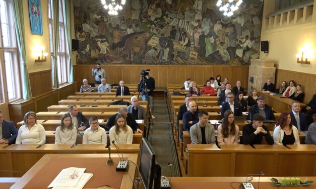 Az Év Családja kitüntetés átadása és Önkormányzati testületi ülés Csongrádon – 2025.12.18.