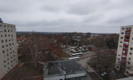 Csongrád, Szentháromság tér 16. szám 9. emeleti társasházi lakás értékesítése