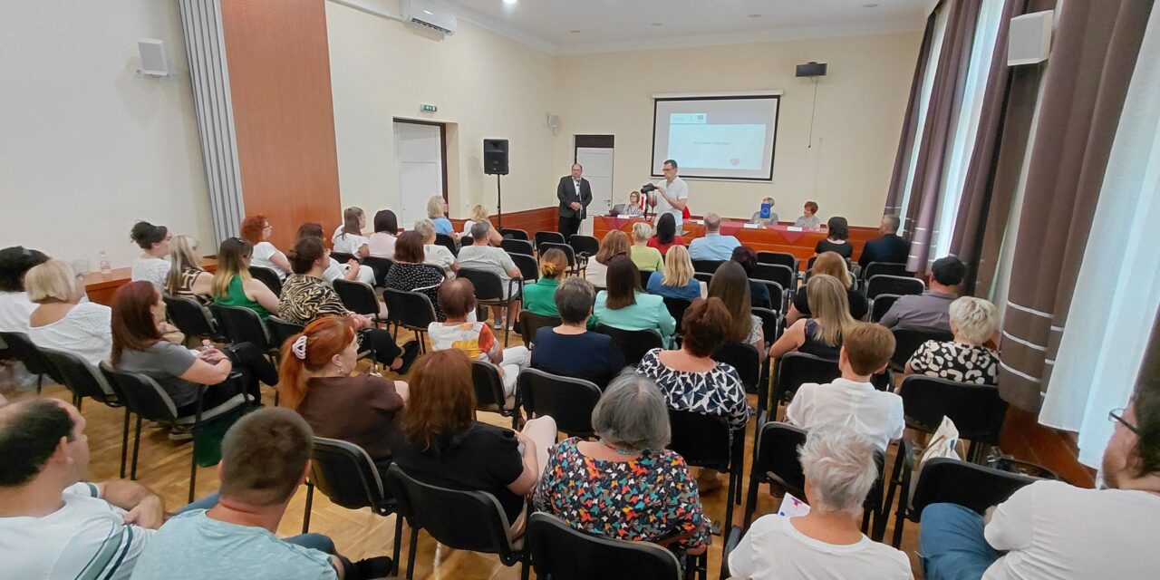 „Összekötő – helyi humán fejlesztések Csongrádon” című projekt nyitórendezvénye
